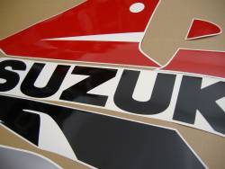 Suzuki GSXR 750 2002 red labels graphics