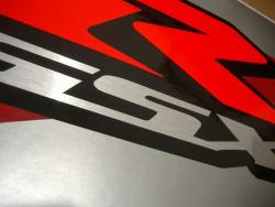 Suzuki GSX-R 1000 K2 red logo graphics